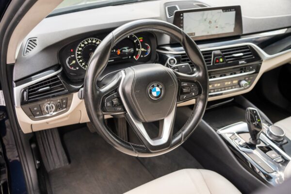 BMW Seria 5 G30 520d Luxury Line – 2017 - obrazek 8