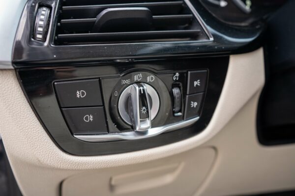 BMW Seria 5 G30 520d Luxury Line – 2017 - obrazek 9